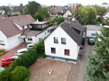Ruhige, aber zentrale Lage Sch�nes Haus, super Lage, gro�er Garten. Und das beste: Hier hat auch noch Oma Platz!
