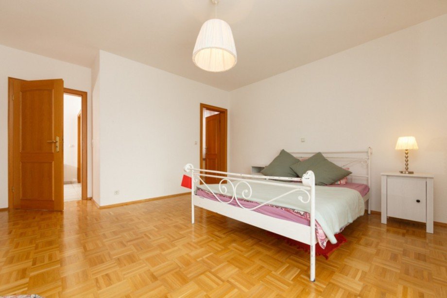 Schlafzimmer im EG Einfamilienhaus Nast�tten-Hunzel