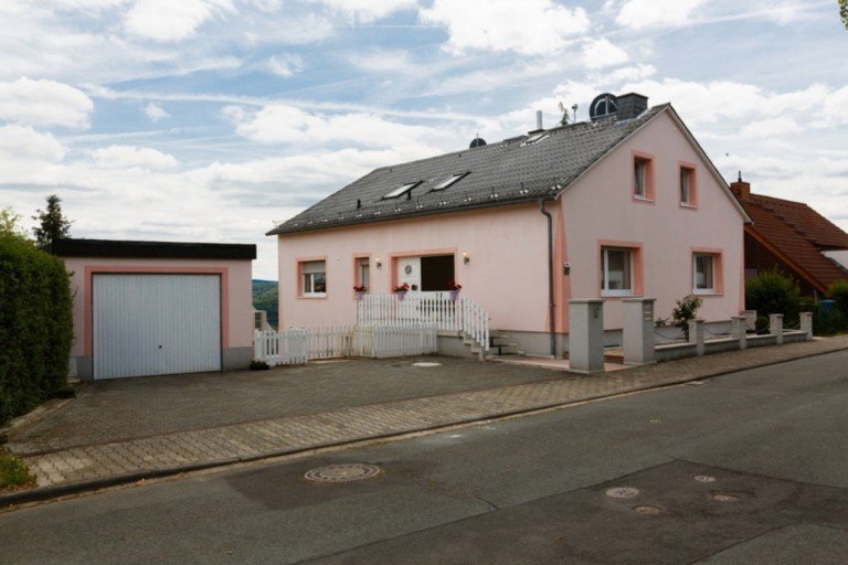 Familientraum Heidenrod / Dickschied Einfamilienhaus Energieeffizientes, neuwertiges Traumhaus mit Topausstattung (M�bel inklusive).