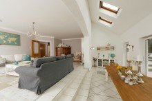 Ganze 73m� fasst der offene Wohn-, Koch- und Essbereich Familiengl�ck mit exklusiver Ausstattung und Traumblick
