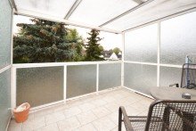 Sch�ner, gro�er Balkon Sch�nes Haus, super Lage, gro�er Garten. Und das beste: Hier hat auch noch Oma Platz!