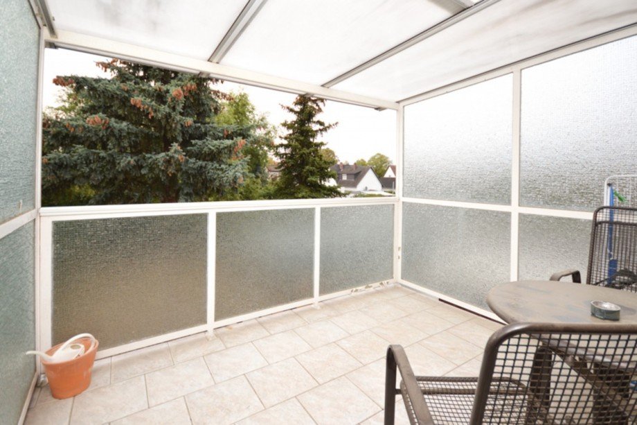 Sch�ner, gro�er Balkon Mehrfamilienhaus R�sselsheim