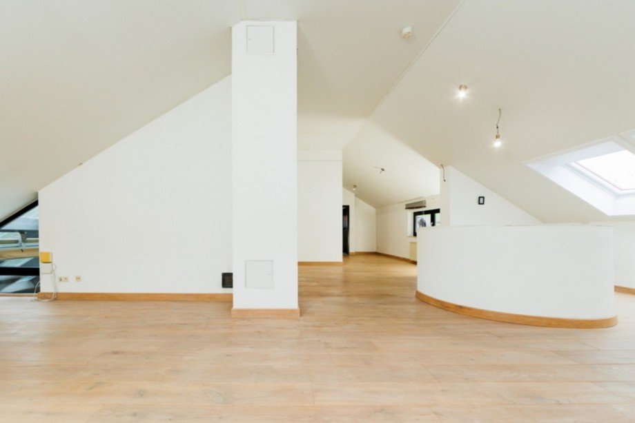 Gro�z�giges Studio im DG... Einfamilienhaus Idstein / Ehrenbach