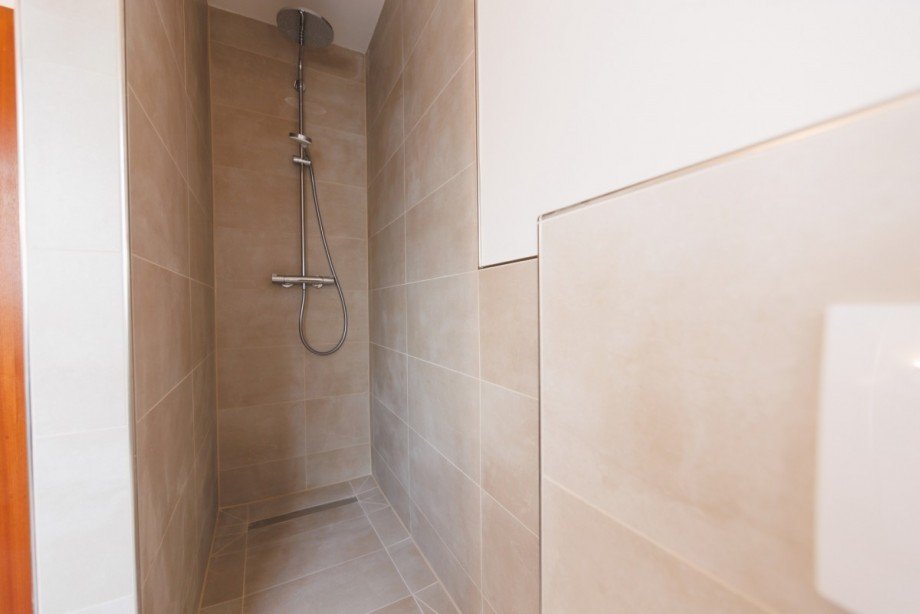 ...mit begehbarer Dusche... Dachgeschosswohnung Taunusstein