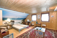 29m� gro�es Schlafzimmer DG Sanierungsobjekt mit Potenzial - Haus in guter Lage von L�hnberg