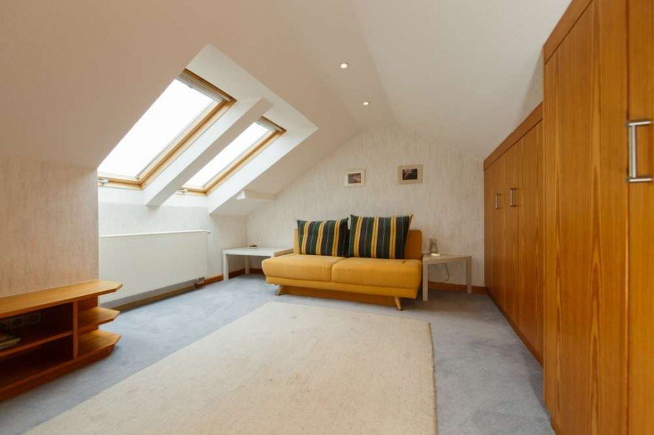 Zweiter B�roraum DG Mehrfamilienhaus Taunusstein / Bleidenstadt