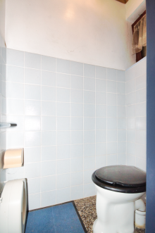 WC EG Sanierungsobjekt mit Potenzial - Haus in guter Lage von L�hnberg