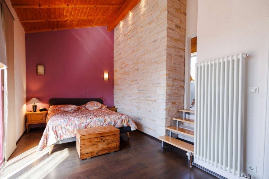 Gro�es Schlafzimmer mit bodentiefen Fenstern und Ausblick - Anbau OG Doppelhaush�lfte Taunusstein