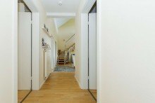 Flur mit Echtholzparkett, wie in der ganzen Wohnung Wohnen �ber den Weinbergen - Penthouse mit gro�er Dachterrasse