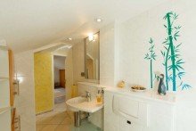 WC DG Flexibles Mehrgenerationenhaus mit Traumblick und separatem B�ro in Bleidenstadt