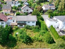Mehrgenerationenhaus mit gro�em Grundst�ck Bungalow mit Einliegerwohnung im Dornr�schenschlaf