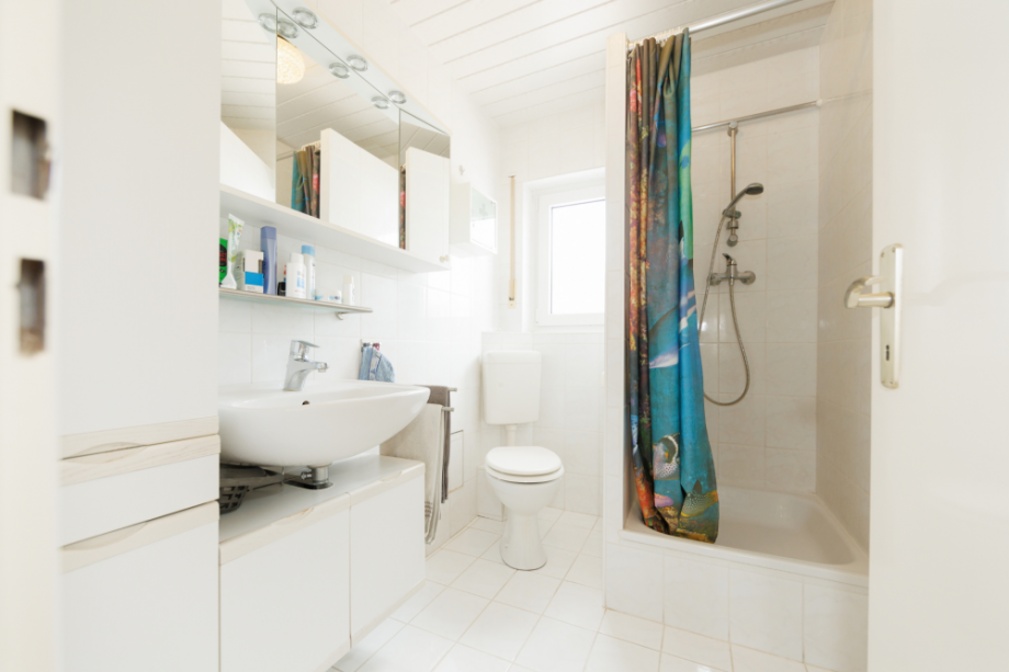 Tageslichtbad mit Dusche OG Doppelhaush�lfte Taunusstein