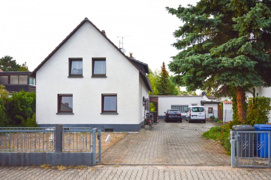 Gro�er Innenhof Mehrfamilienhaus R�sselsheim
