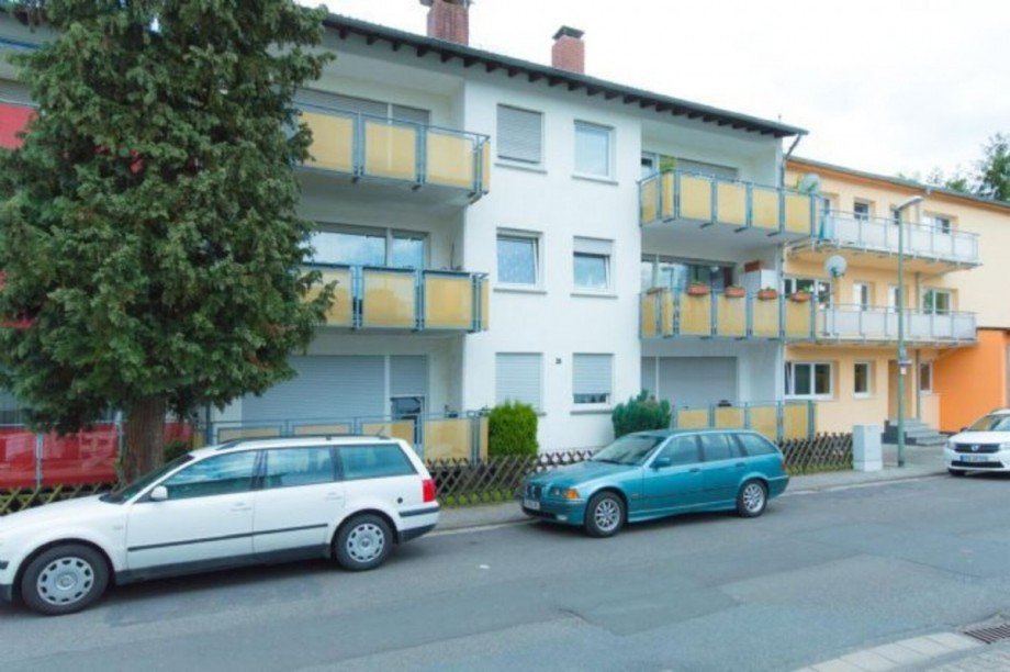 Strassenseite.jpg Etagenwohnung Wiesbaden (Medenbach)