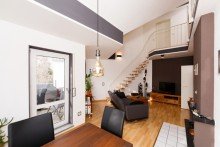 Wohnzimmer mit Essecke... Traumhafte Maisonettewohnung mit S�dbalkon und Tiefgaragenstellplatz