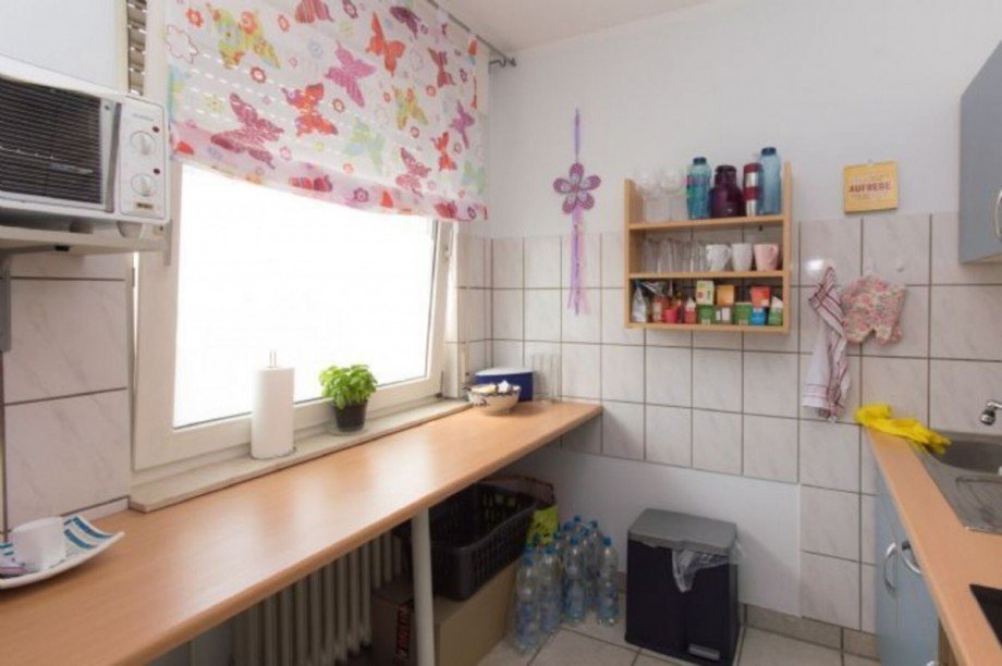 Helle K�che.jpg Etagenwohnung Wiesbaden (Medenbach)