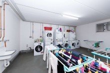 Gro�er, gepflegter Wasch- und Trockenraum Moderner Familientraum: Gartenwohnung am Weinberg