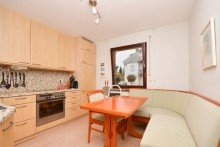 Gut geschnittene K�che EG Sch�nes Haus, super Lage, gro�er Garten. Und das beste: Hier hat auch noch Oma Platz!