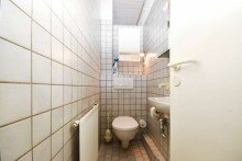 Separates WC Zentral gelegene Wohnung mit Gartenmitbenutzung in Biebrich