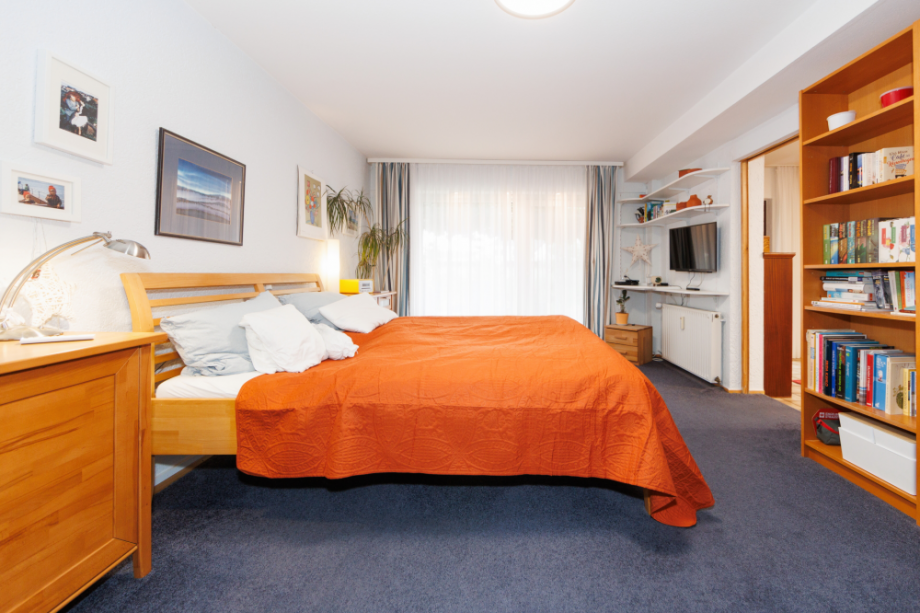 Schlafzimmer Gartengeschoss Doppelhaush�lfte Taunusstein