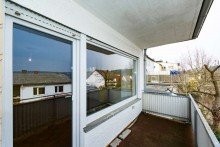 Balkon EG Flexibles Mehrgenerationenhaus mit Traumblick und separatem B�ro in Bleidenstadt