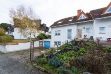 Eingangsbereich und Garage mit Stellplatz Familiengl�ck im Gr�nen - Doppelhaush�lfte 30 Minuten vor Wiesbaden