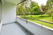 Sch�ner Balkon mit Blick ins Gr�ne Viel Wohnung f�rs Geld: Gr�n, gepflegt & gut geschnitten am Hahner Sonnenhang