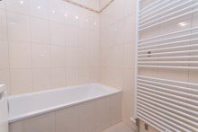 Mit Handtuchheizk�rper und Wanne Attraktive Zweizimmerwohnung in Mainz Marienborn  f�r Eigennutzer und Investoren