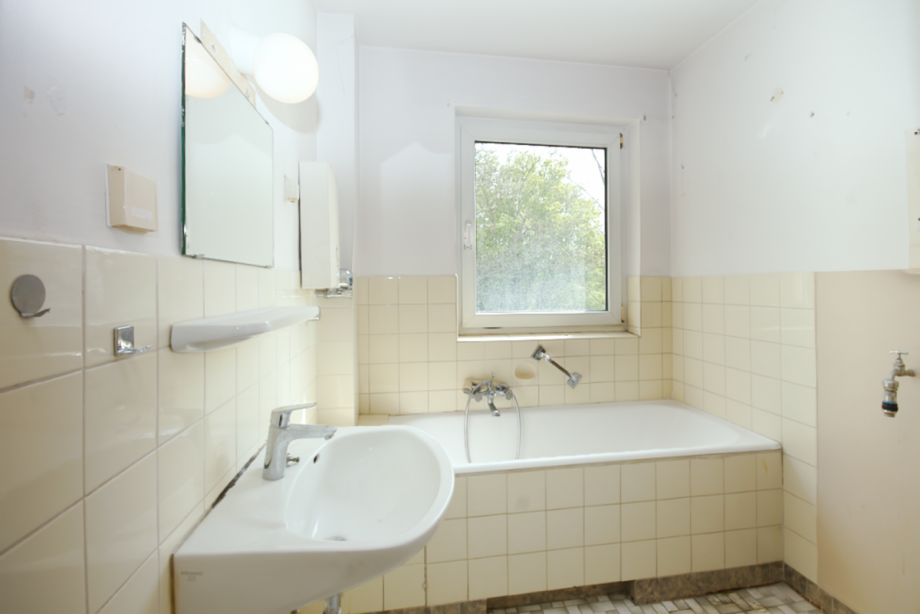 Tageslichtbad mit Option auf Vergr��erung Etagenwohnung Mainz