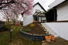 Aufgang zur Hauptterrrasse Modernisiertes Traumhaus in Feldrandlage