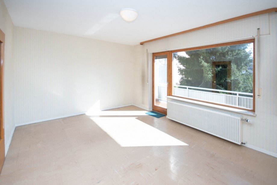 Helles Kinderzimmer mit Balkon Reihenmittelhaus Fl�rsheim am Main