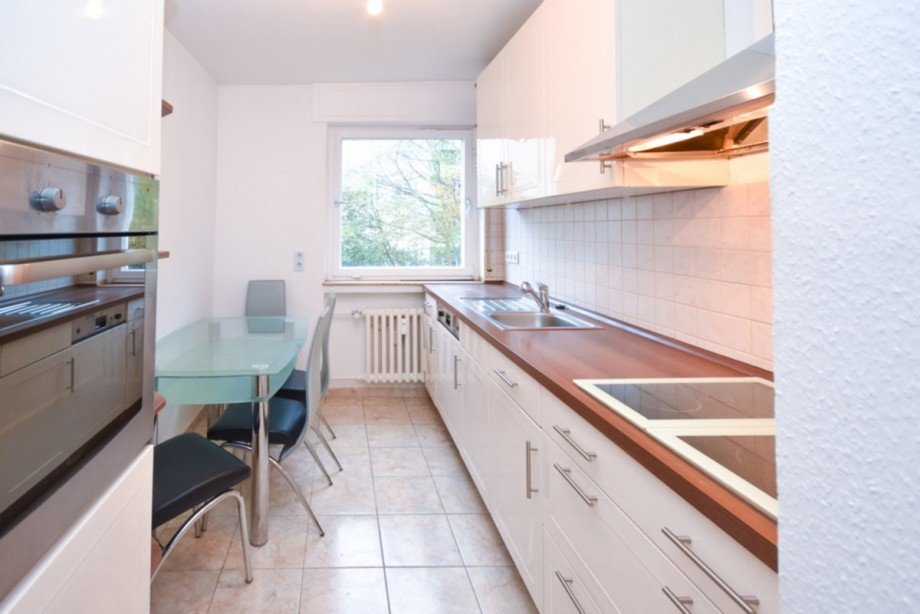 Helle, gut geschnittene K�che Etagenwohnung Frankfurt