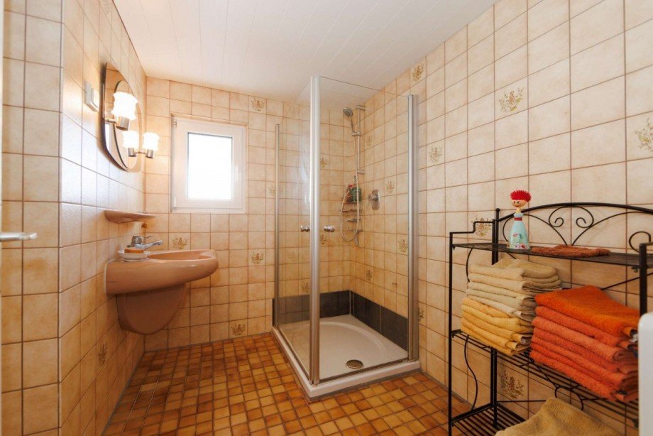 ...und bodentiefer Dusche - EG Doppelhaush�lfte Taunusstein