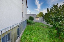 Seitlicher Garten mit Kellertreppe Familientraum in zentraler Lage von Weiterstadt