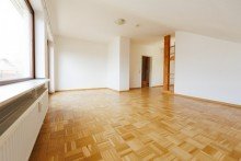 ...hell und lichtdurchflutet, Dank Zugang zum S�dwestbalkon Erstbezug nach Sanierung: Wohnung mit Traumblick am Sonnenhang - Keine K�uferprovision
