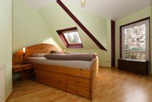 ...lichtdurchflutet Dank vieler Fenster Traumhafte Maisonettewohnung mit S�dbalkon und Tiefgaragenstellplatz