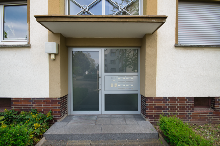 Modernisierter Eingangsbereich Etagenwohnung Mainz