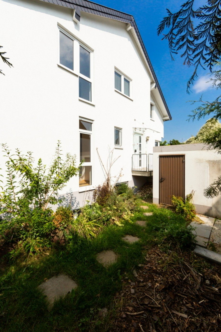 Praktischer Garagenzugang Doppelhaush�lfte Idstein