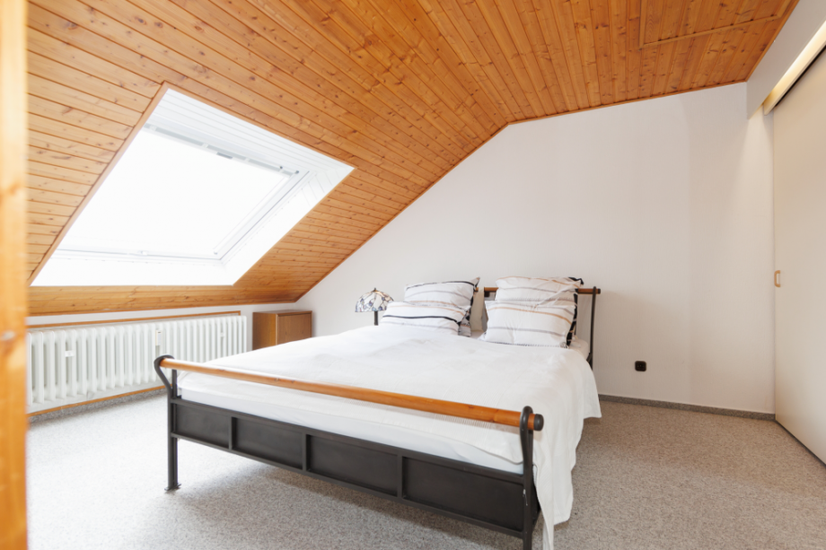 Schlafzimmer DG Doppelhaush�lfte Taunusstein