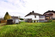 ...Seiteneingang mit Schuppen Familientraum mit Ausbaupotential im Gr�nen!