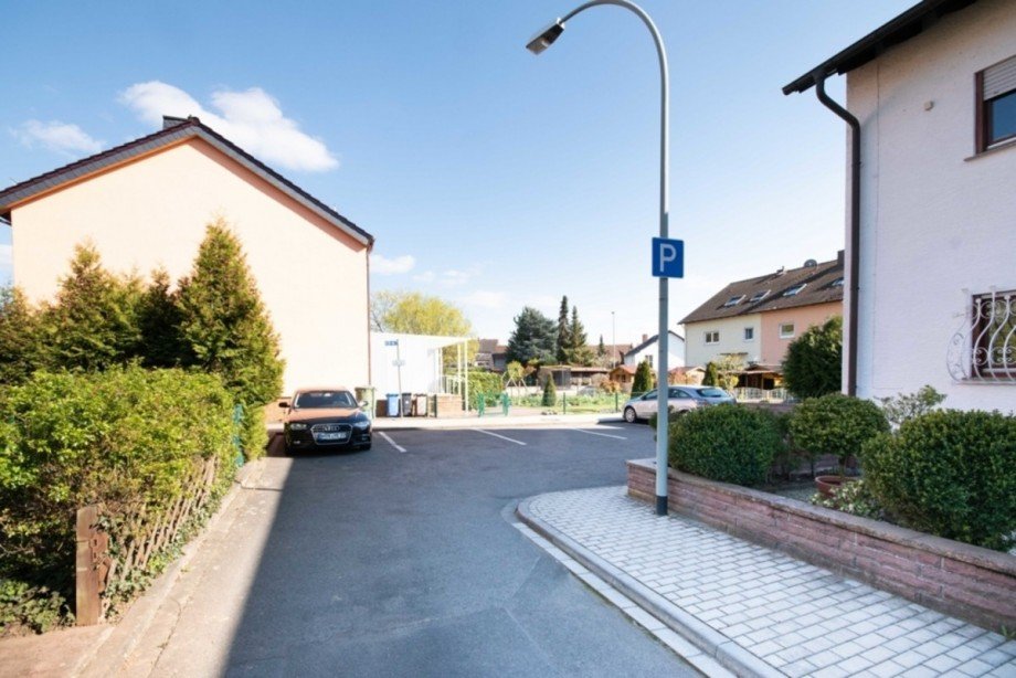 ...zum zweiten Parkplatz Reihenmittelhaus Fl�rsheim am Main