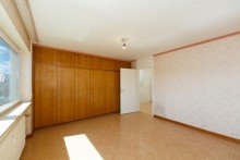 ...im gro�en Schlafzimmer Terrassenwohnung mit kleinem Garten in ruhiger, gr�ner Lage von Wiesbaden Biebrich