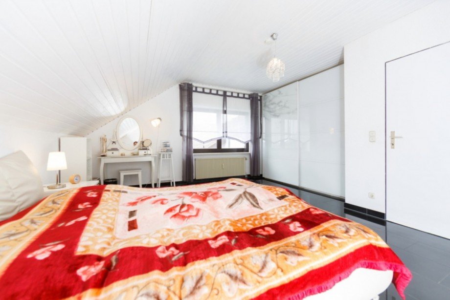 Schlafzimmer DG Mehrfamilienhaus Taunusstein