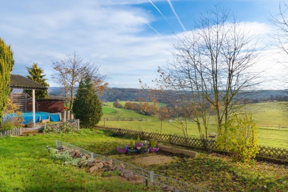 ...mit Taunusblick Mehrfamilienhaus Heidenrod / Nauroth