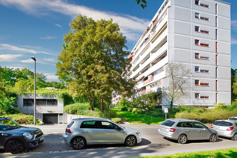 Au�enansicht mit viel Gr�n Etagenwohnung Wiesbaden