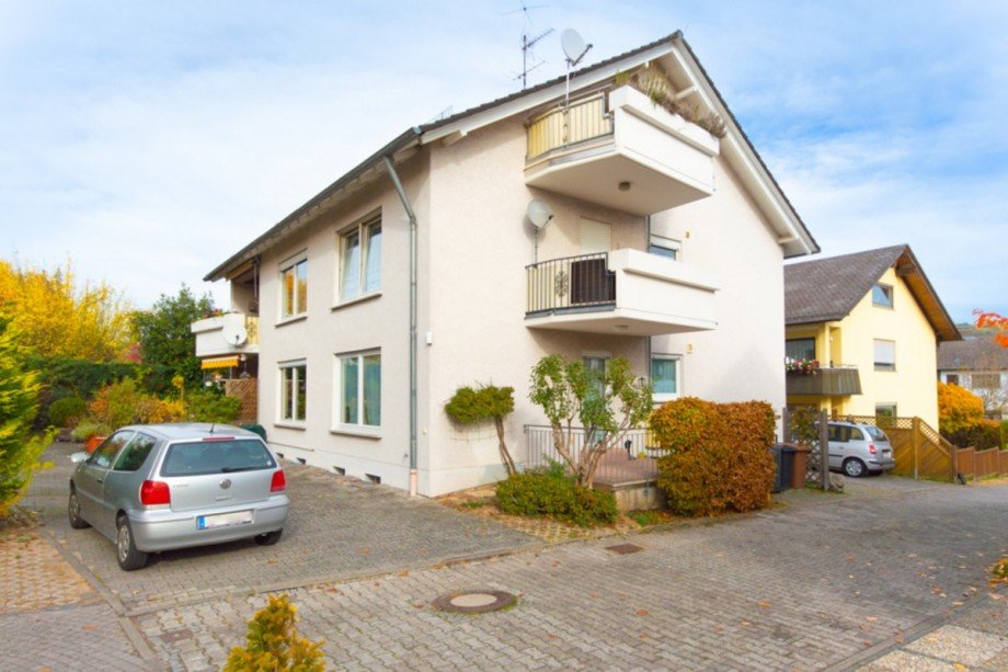 R�ckseite mit Balkon Etagenwohnung Eltville am Rhein / Rauenthal