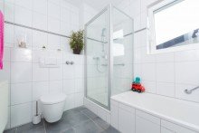 Gro�es, helles Bad.. Hier passt alles bis ins kleinste Detail - Traumhaft wohnen im Gr�nen