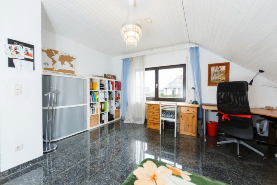 Kinderzimmer DG Mehrfamilienhaus Taunusstein