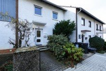 Au�enansicht Ger�umiges Reihenhaus in sonniger S�dlage in WI-Auringen