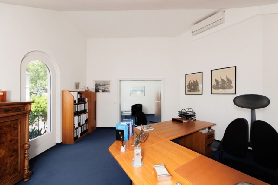 Gro�es Arbeitszimmer - Dachgeschoss Einfamilienhaus Wiesbaden / Nordost